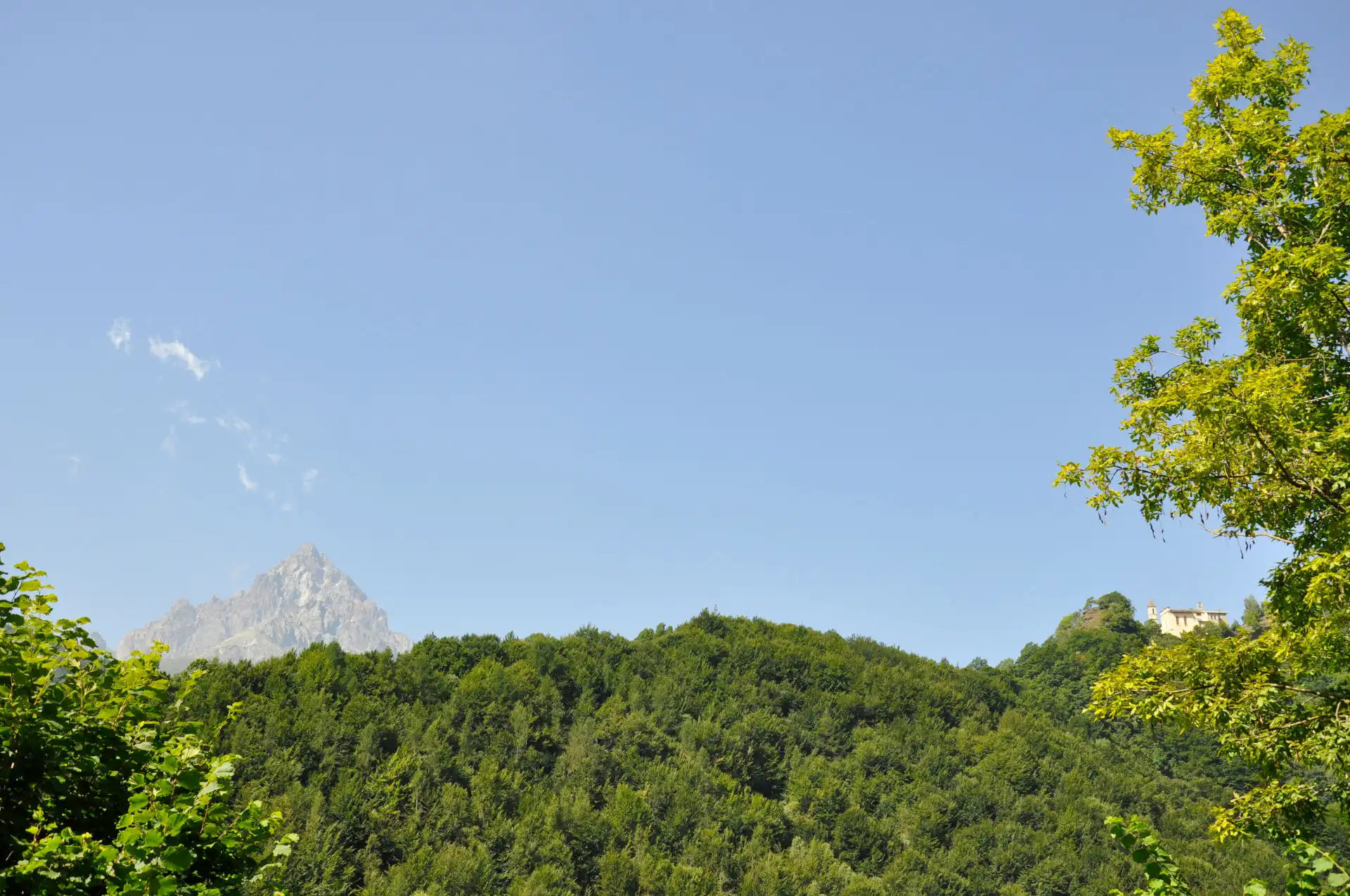 Quattro passi in montagna - Ferragosto ad Ostana, dal Santuario di San Chiaffredo, Crissolo