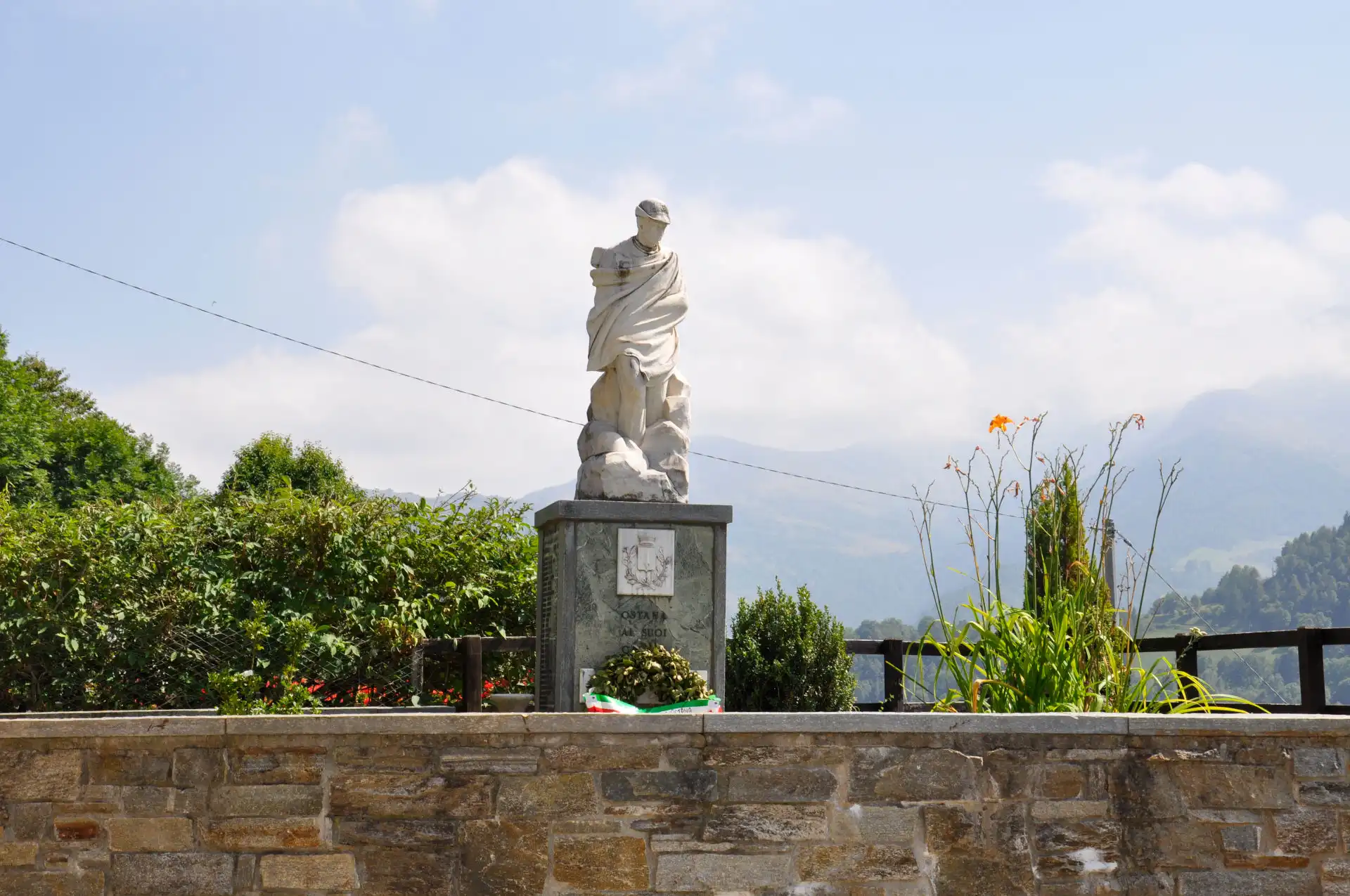 Quattro passi in montagna - Ferragosto ad Ostana, dal Santuario di San Chiaffredo, Crissolo