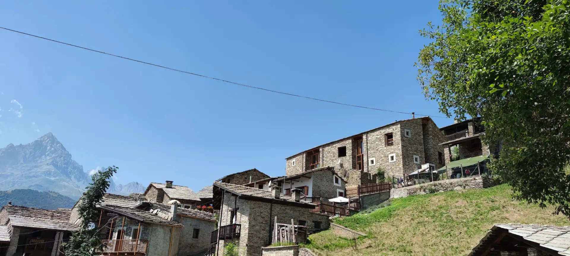 Quattro passi in montagna - Ferragosto ad Ostana, dal Santuario di San Chiaffredo, Crissolo