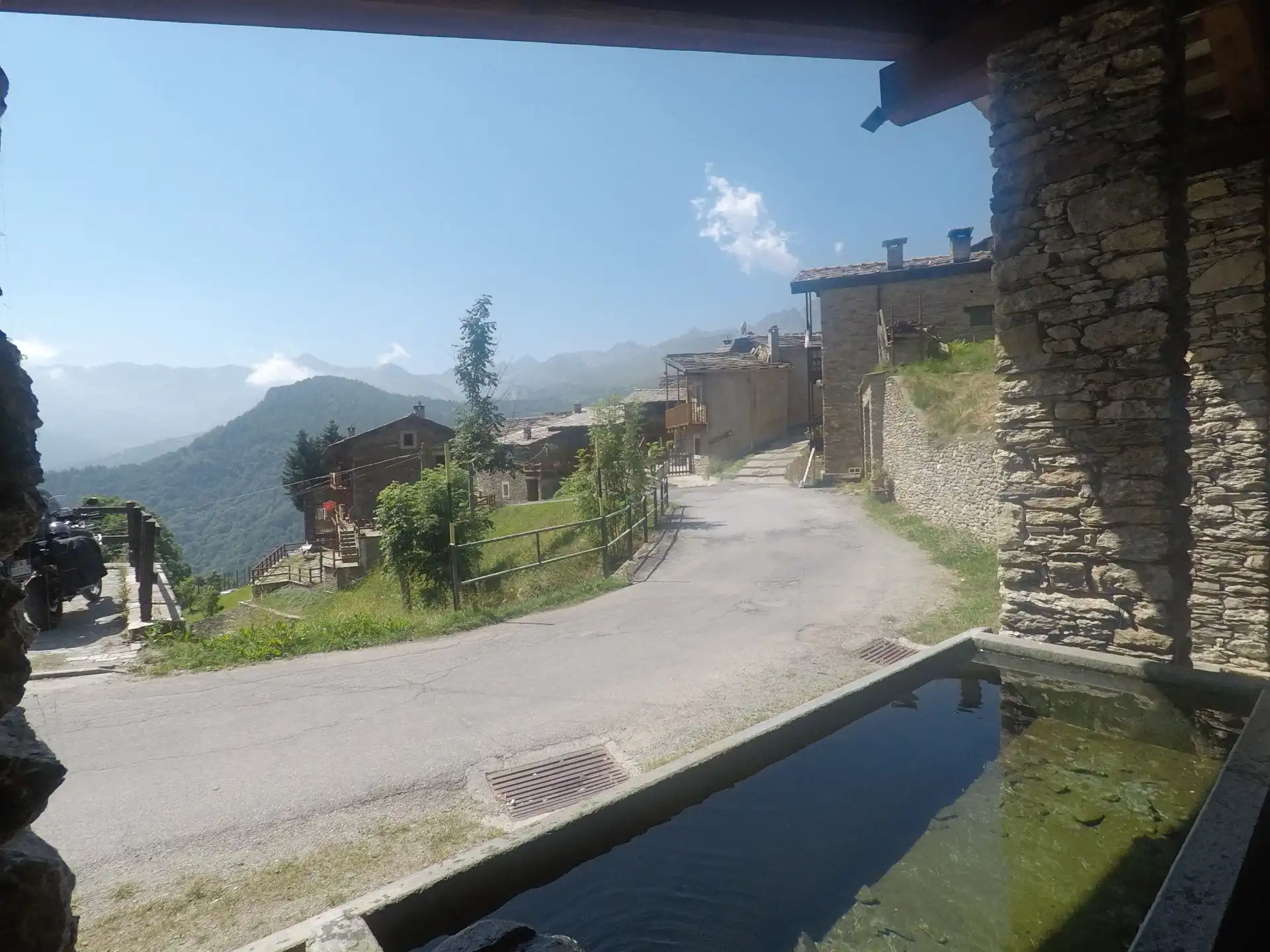 Quattro passi in montagna - Ferragosto ad Ostana, dal Santuario di San Chiaffredo, Crissolo