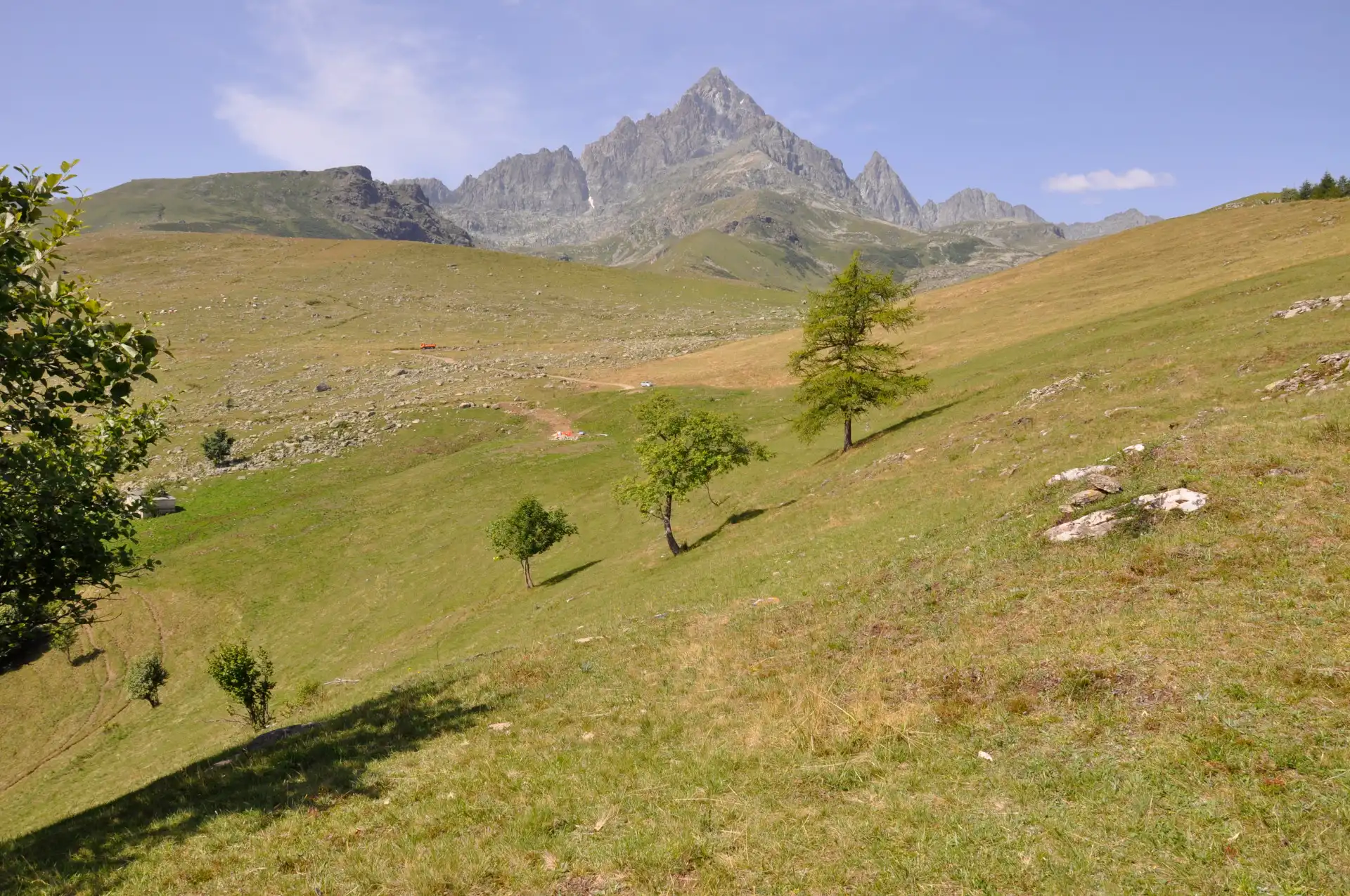 Quattro passi in montagna - Salita al Monte Tivoli da Crissolo, valle Po