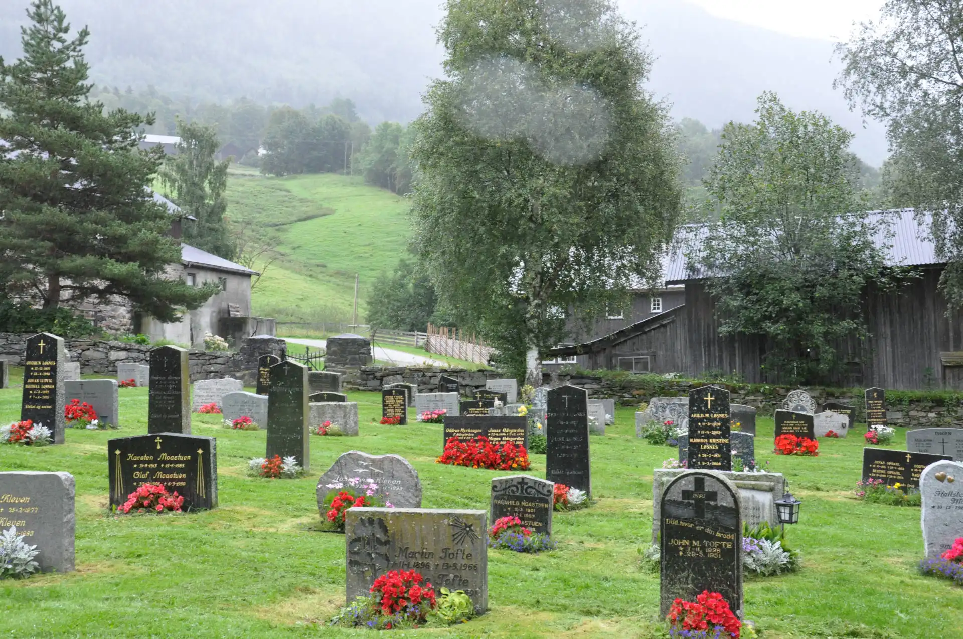 Norvegia 2024 - Giorno 2 - Da OSLO a LESJA - Laghi, pioggia e Stavkirke