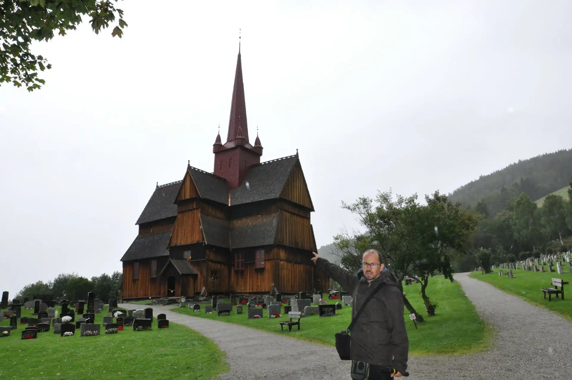 Norvegia 2024 - Giorno 2 - Da OSLO a LESJA - Laghi, pioggia e Stavkirke