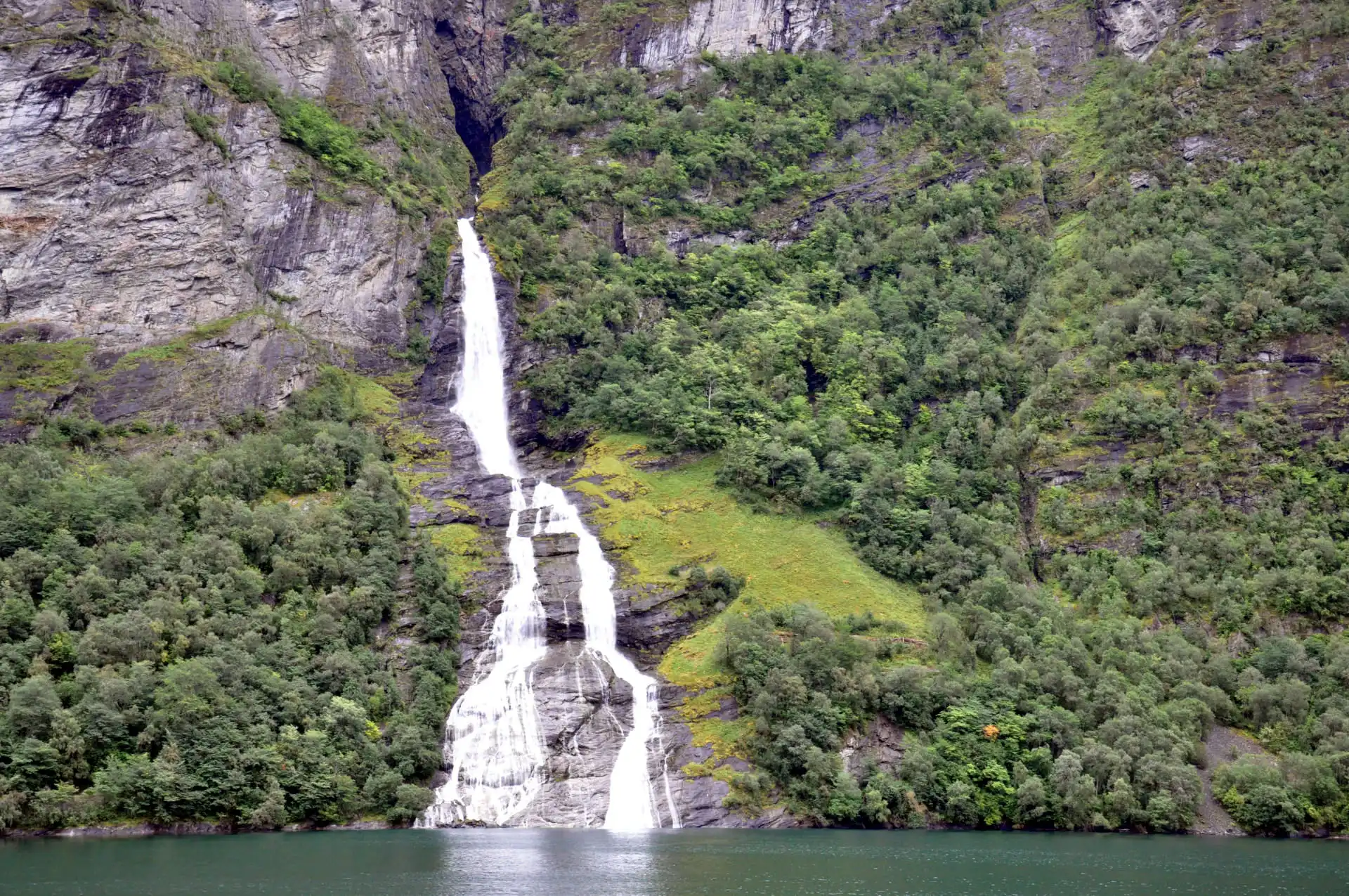 Norvegia 2024 - Giorno 4 - Da ALESUND a UTVIK, passando per il magnifico fiordo di GEIRANGER