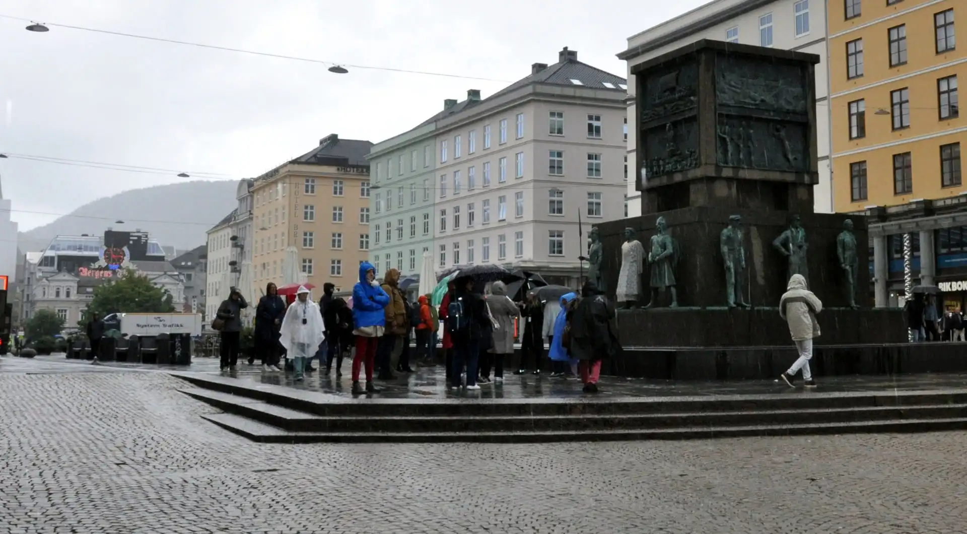 Norvegia 2024 - Giorno 6 - Il racconto - BERGEN, mercato del pesce e crociera sui fiordi