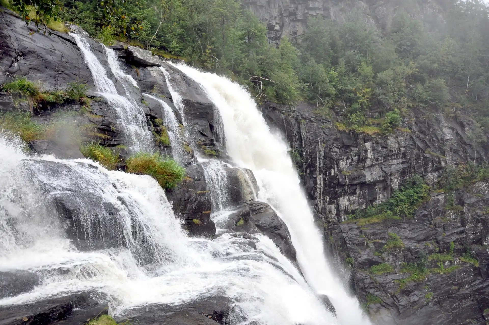 Norvegia 2024 - Giorno 7 - Il racconto - Da BERGEN a GOL, in mezzo a cascate e panorami mozzafiato