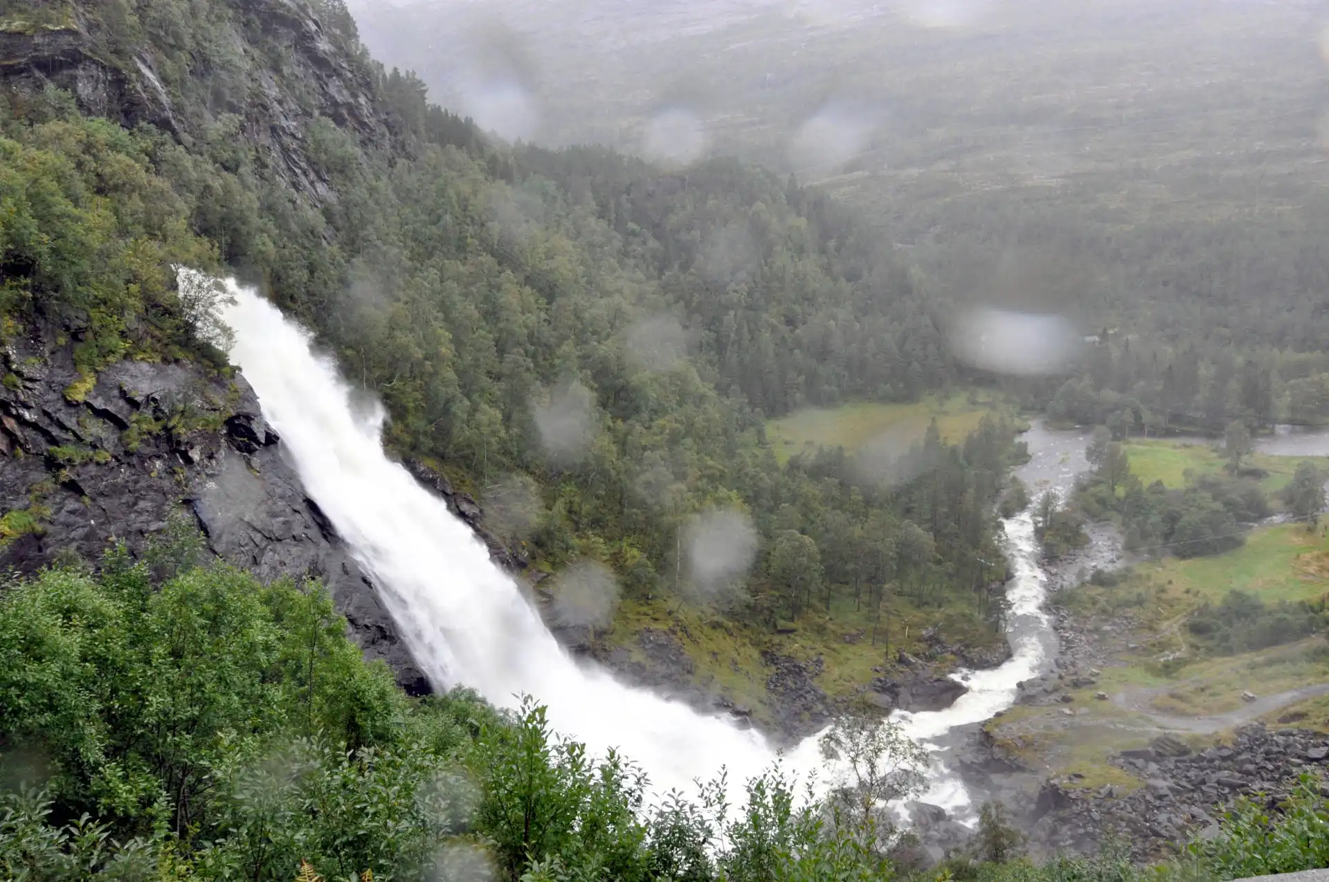 Norvegia 2024 - Giorno 7 - Il racconto - Da BERGEN a GOL, in mezzo a cascate e panorami mozzafiato