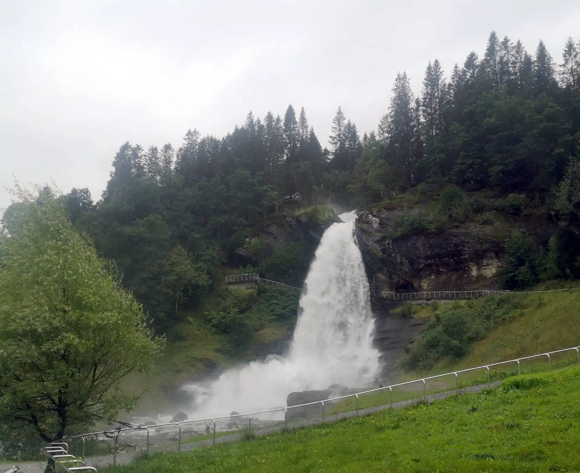 Norvegia 2024 - Giorno 7 - Il racconto - Da BERGEN a GOL, in mezzo a cascate e panorami mozzafiato