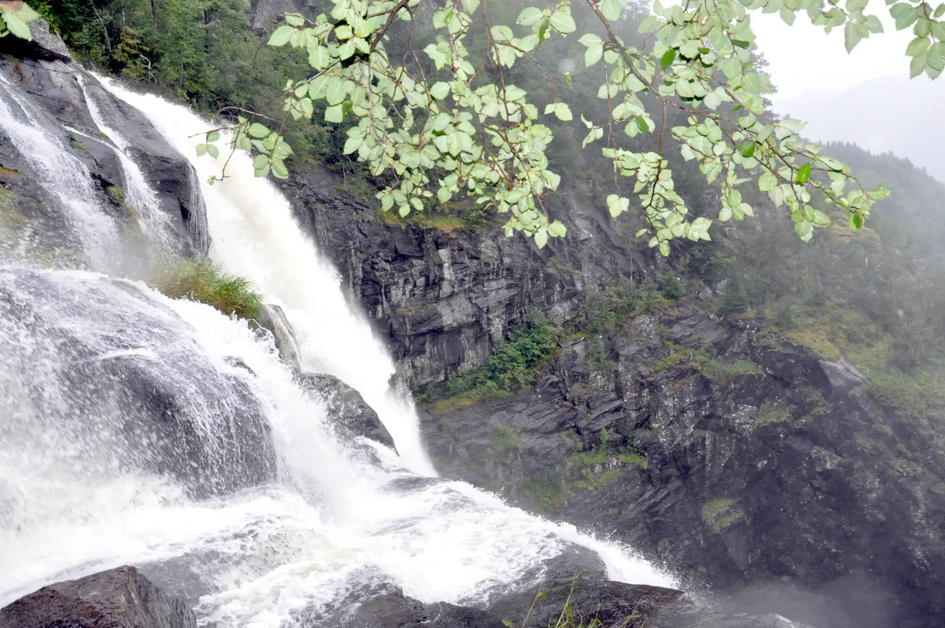 Norvegia 2024 - Giorno 7 - Il racconto - Da BERGEN a GOL, in mezzo a cascate e panorami mozzafiato