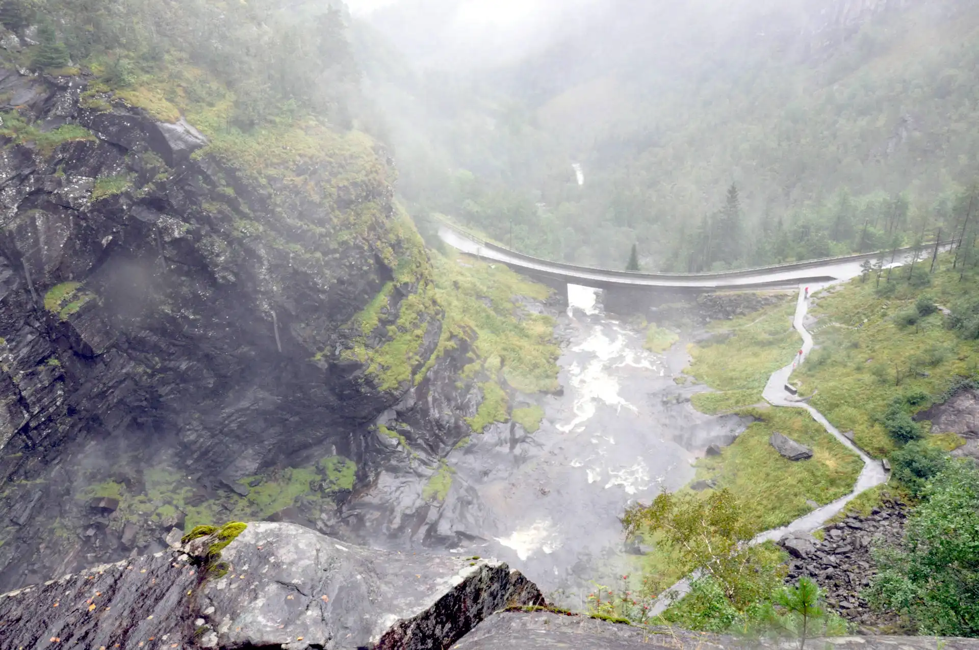 Norvegia 2024 - Giorno 7 - Il racconto - Da BERGEN a GOL, in mezzo a cascate e panorami mozzafiato