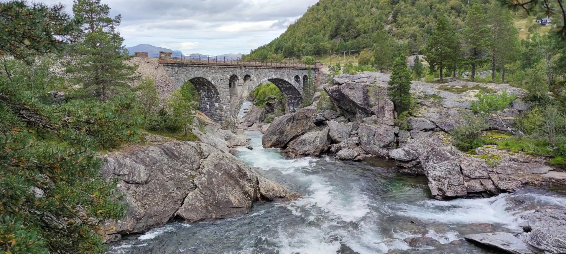 NORVEGIA 2024 - VLOG - Giorno 3 - Sulla strada dei TROLLS (Trollstigen), destinazione ÅLESUND
