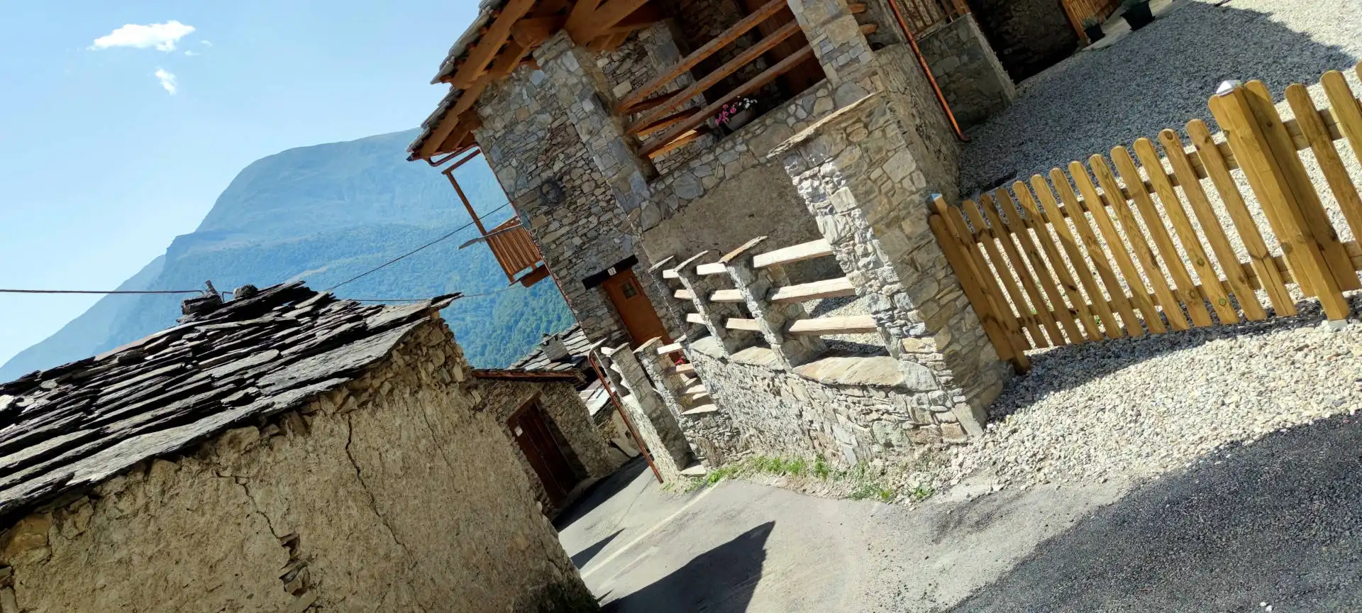 Quattro passi in montagna - Estate 2025 - Panchina Gigante e Borgo di Oncino, Crissolo - Valle PO - Il racconto